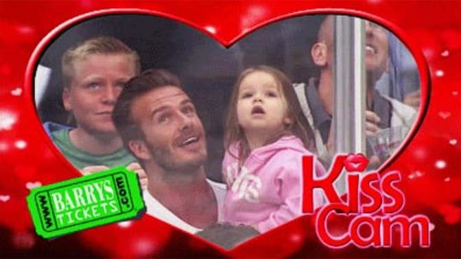 “Kiss cam” sizi kiminle yakalasın isterdiniz, yakalandığınız insanla öpüşür müydünüz?