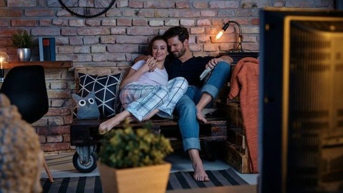Sevgiliyle izlenecek komedi dizileri önerir misiniz?