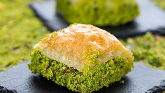 Cevizli baklava mı, fıstıklı baklava mı?