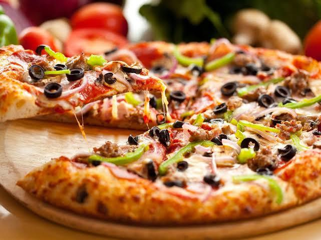 Pizza sever misiniz hangi malzemeli tercih edersin?