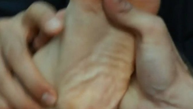 Özge Gürel'in ayağı?