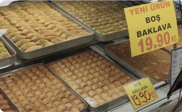 Esnaf zamları kaldıramadı. Boş Baklava satışları başladı. Sizce içi boş baklava yenir mi?