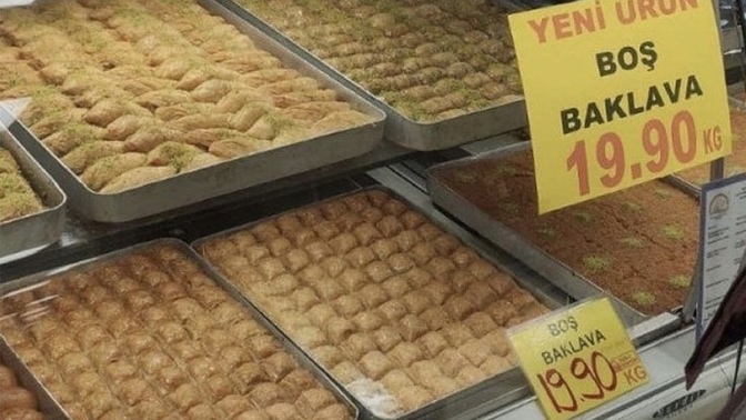 Esnaf zamları kaldıramadı. Boş Baklava satışları başladı. Sizce içi boş baklava yenir mi?