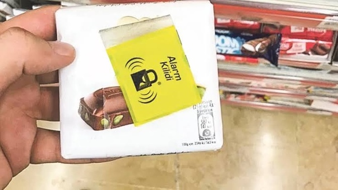 Marketlerde çikolata ve kahve dahil çoğu ürüne alarm takılıyor. Satıcı ve tüketici arasında bu güvensizlik neden?