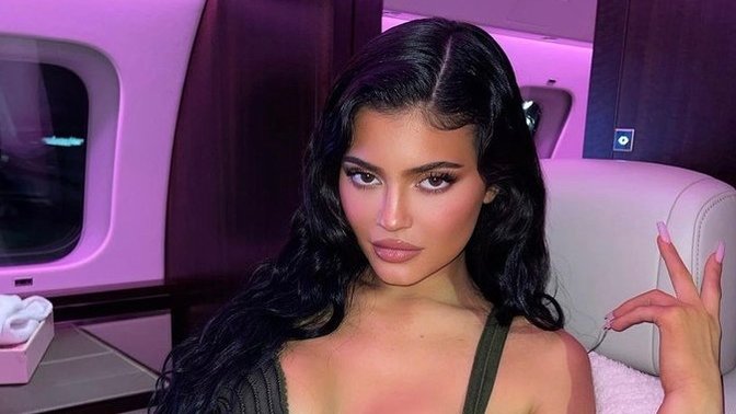 Kylie Jenner, oğlunun adını Wolf (Kurt) koydu. Kurt bakışlım diye sevmeye devam mı😂?