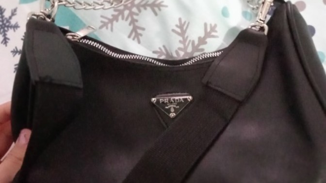 Prada'dan indirimde 6 bine çanta aldım. Fiyatına göre nasıl, beğendiniz mi?