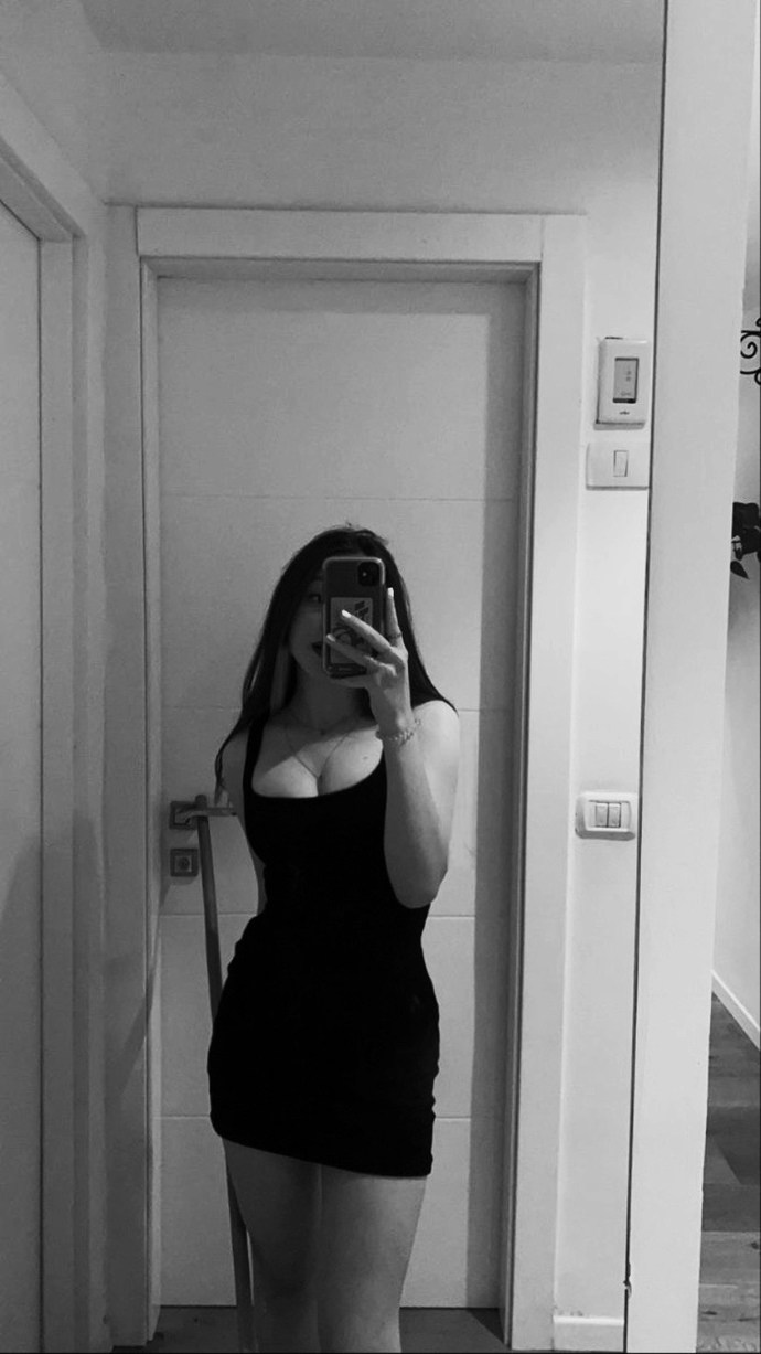 Elbisem çok mu sade duruyor?