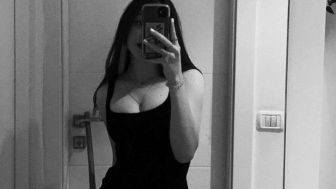 Elbisem çok mu sade duruyor?