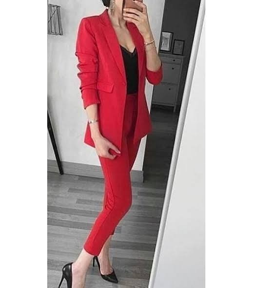 Ablamın kına gecesinde kırmızı ceket pantolon takım nasıl olur?