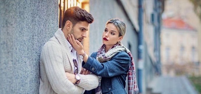 Fazla ilgi mi sevgiyi bitirir, yoksa ilgisizlik mi?