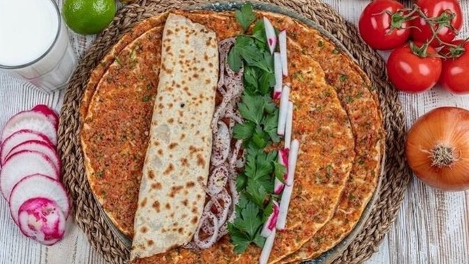 Şimdi önümüzde bir lahmacun olsa güzel olmaz mıydı?