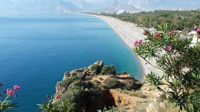 Antalya'ya nisan  ayında tatile gidilir mi?