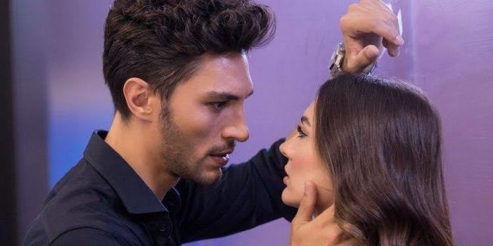 Deli gibi aşık olsan da gurur yapar mısın?