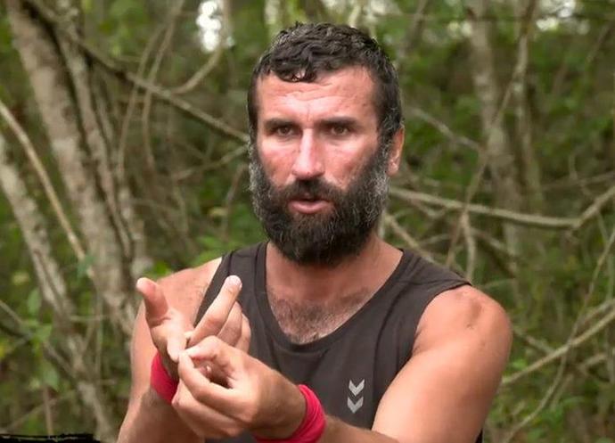 Survivorda kızlar Hikmeti çok seviyor sizce Hikmet ne yapıyorda kızlar bu kadar seviyor ;) ?