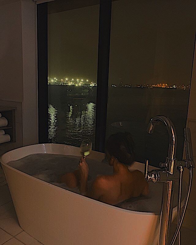 🛀🥂🍒
