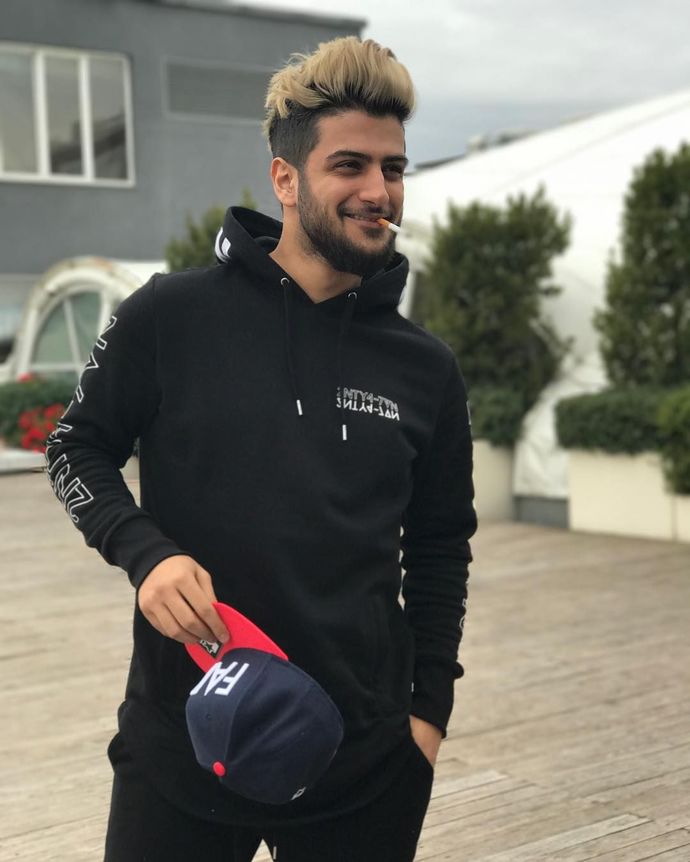 Sizce saçlarını boyatan erkekler itici mi?