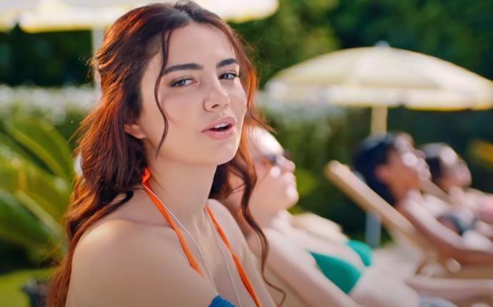 TikToker Ece Ronayın Sizin gibi salaklar olmasaydı ne yapardım ben? sözleri hakkında ne düşünüyorsun?