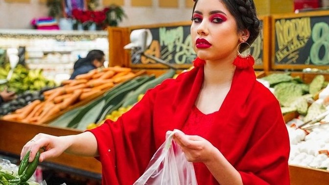 Alışveriş yaparken size dik dik bakan herhangi birine nasıl bir tepki verirsiniz?