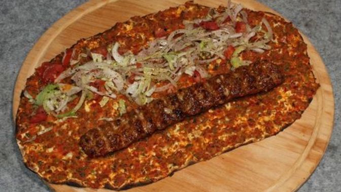 Lahmacun arası adana yiyebilecek mideniz var mı?
