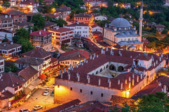  İstanbul'da gezilecek yerler önerir misiniz, İstanbul'a yakın gezilecek yerler neler?