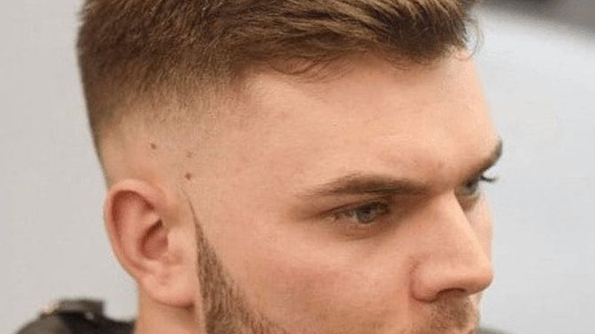 Yuvarlak yüzlü erkekte bu saç modeli nasıl durur?