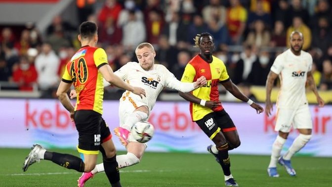 Göztepe 2 - 3 Galatasaray: Sarı-kırmızılılar kritik bir galibiyet aldı! GS, küme düşmekten kurtulur mu sizce?