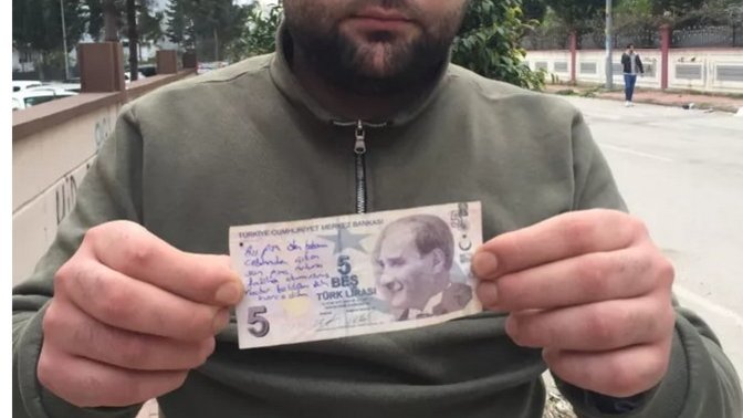 Her yerde 5 liranın sahibini arıyor! Sizce paranın sahibini bulabilecek mi?