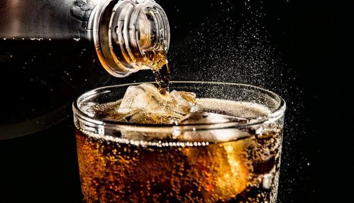 Hamburgerin yanında kola mı tercih edersiniz ayran mı?