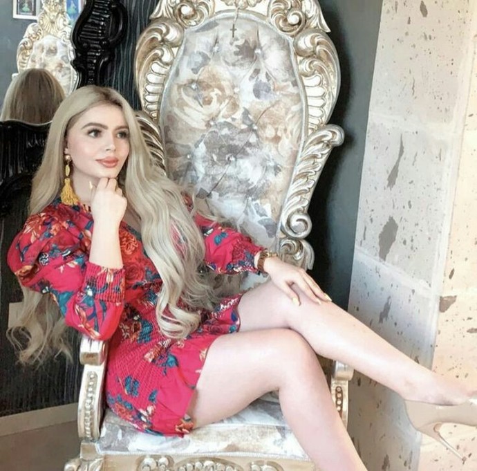 Beyaz tene sarı saç gider mi?