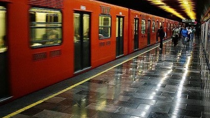 İstanbul'da metroya binmek zulüm resmen, burada nasıl yaşıyorsunuz?