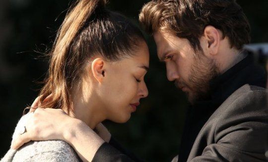 Neslihan Atagül setlere geri dönüyor! Sizce partneri Aras Bulut İynemli mi olmalı?