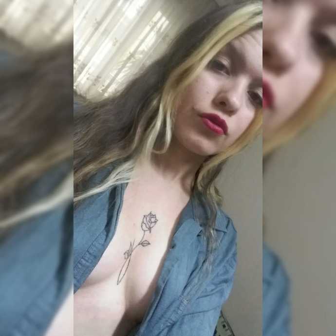 Aşırı derecede açık giyinmek teşhircilik midir?