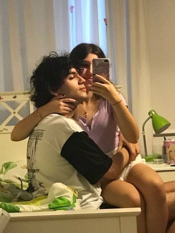 Eski sevgiliniz ile sevgili olan bir yakın arkadaşınıza ne cevap verirdiniz?