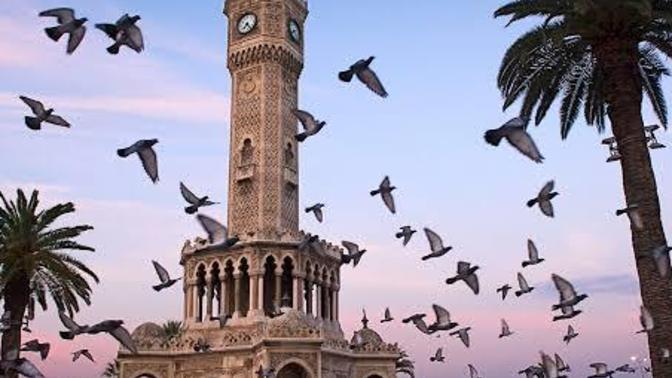 İzmir coğrafik olarak iyi bir yerde olduğu için mi kızları güzel oluyor?