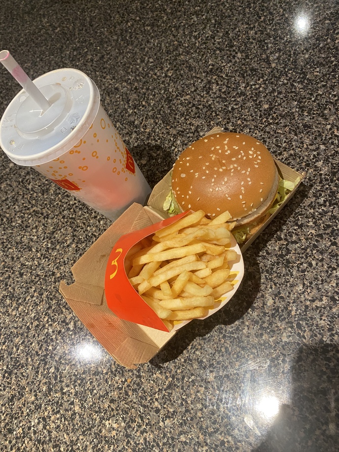 Bu gece ne yiyip ne içiyorsunuz🍔?