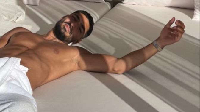 Erkeklerin kadınlar gibi pürüzsüz olması itici mi çekici mi?