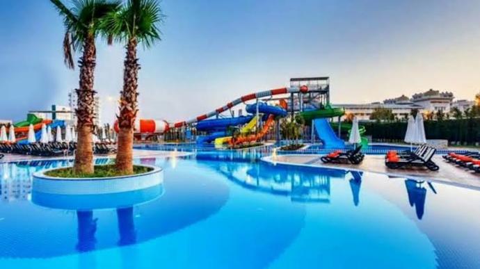 Sizce yurt dışı turuna mı katılayım yoksa Antalyaya mı gideyim?