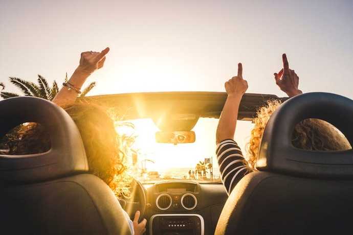 Arabada dinlemeyi en sevdiğin şarkı nedir?