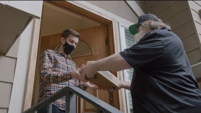 Steam Deck konsol siparişlerini Gabe Newell teslim etti! Şirket sahibi ayağınıza kadar gelse, mutlu olur musunuz?
