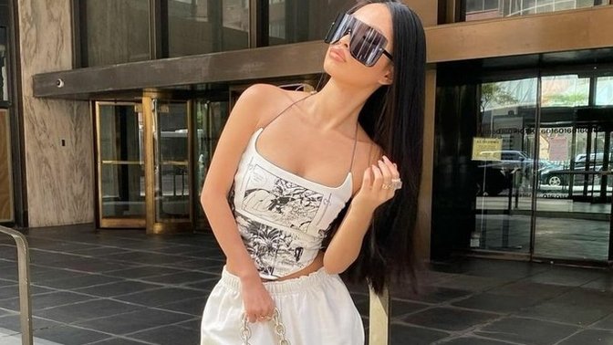 Kızın üzerindeki crop çok hoşuma gitti, nasıl sizce?
