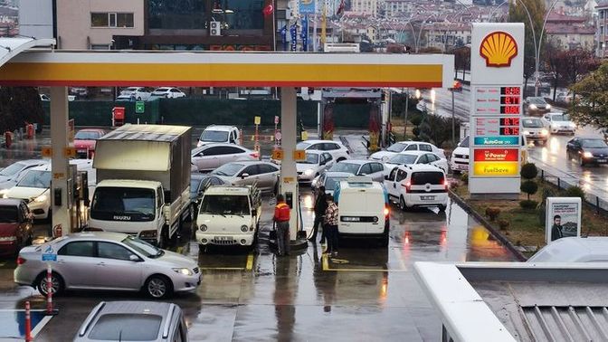 Petrol zamlanmadan önce akaryakıt istasyonunda hiç kuyruğa girdiniz mi?