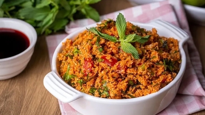 Tarafını seç; mercimek köftesi mi kısır mı?