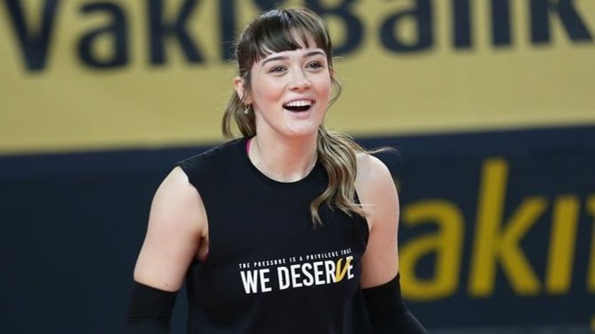 Milli voleybolcu Zehra Güneş'in yeni saç modeli şahane olmamış mı😍?