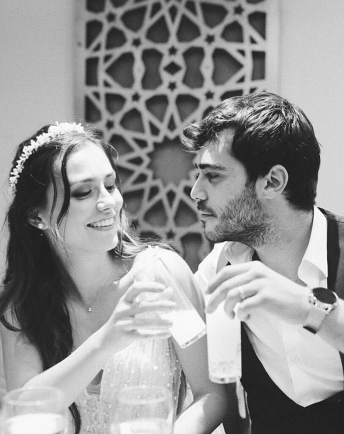 Yalnız adamın bakışları çok güzel he 🖤