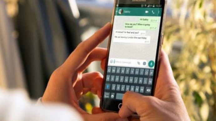 Sevgiliyle mesajlaşmak mı keyiflidir sesli konuşmak mı?