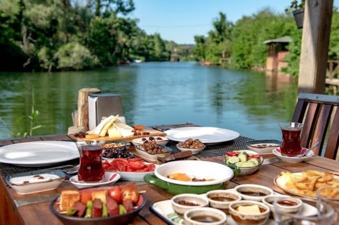 Kiminle nerede nasıl bir kahvaltı yapmak istersin?