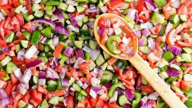 Salatanızı soğanlı mı yersiniz, soğansız mı?