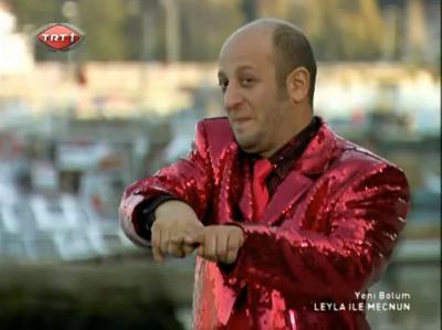 Günlük hayatta ışıltılı kıyafetler giymek saçma mı?