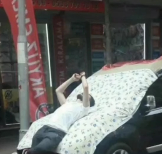 Sevgilinize evdeyim diyerek yalan söylediğiniz oldu mu?
