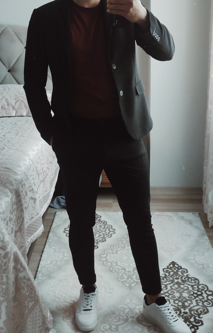 Bir erkeğin gardırobunda mutlaka olması gereken bir parça söyler misiniz?